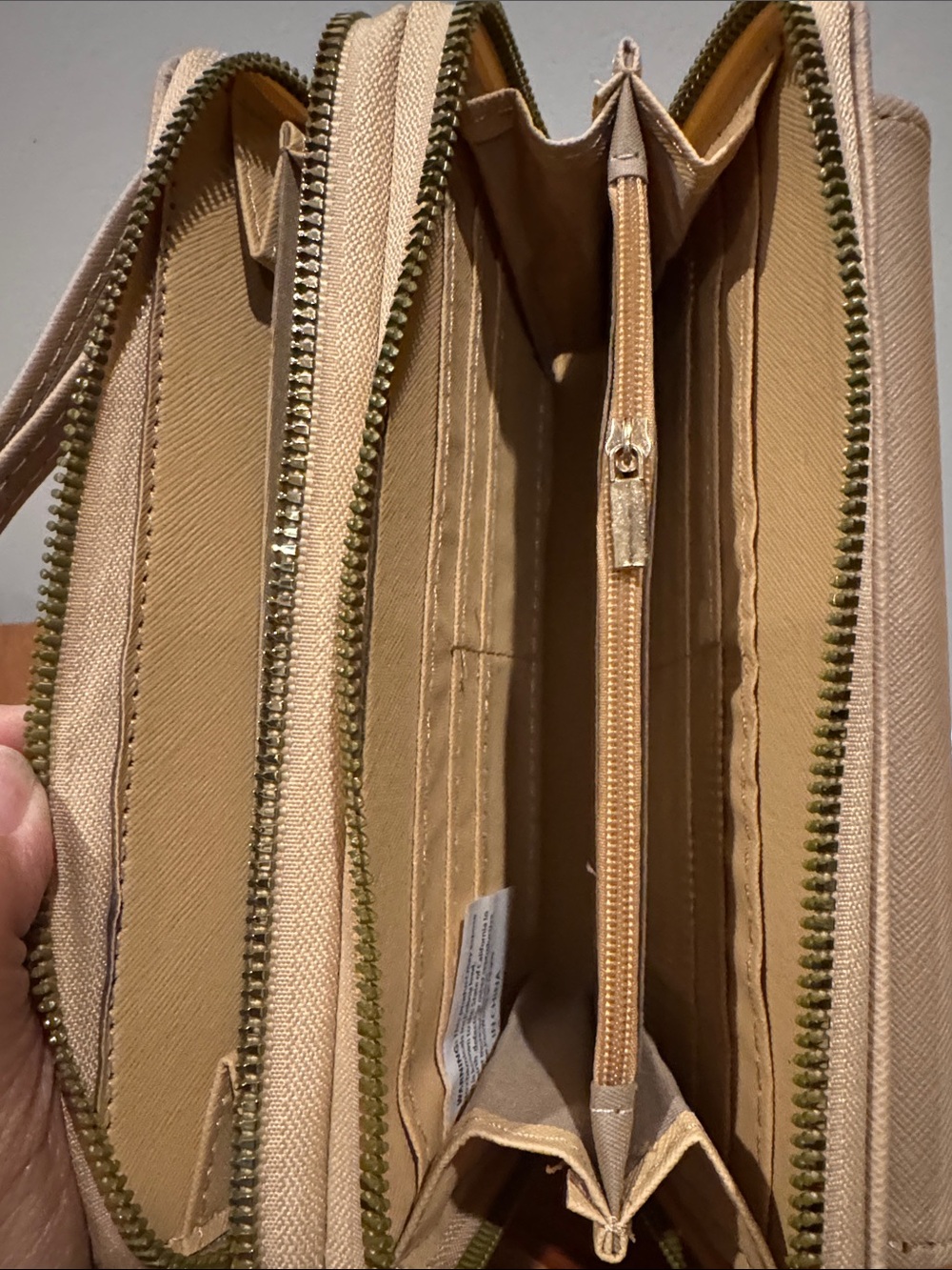 Women's Crossbody Wallet - Picture 6 of 8